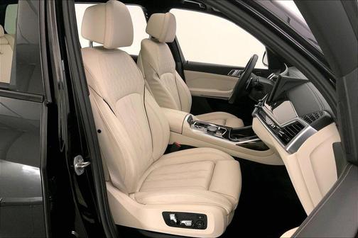 Black Sapphire Metallic 2024 BMW X7 xDrive40i