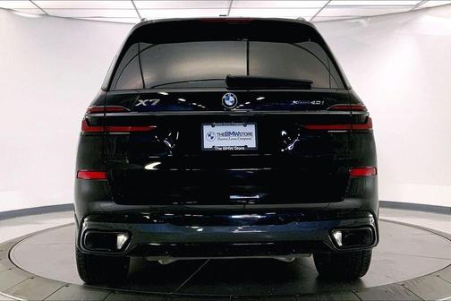 Black Sapphire Metallic 2024 BMW X7 xDrive40i