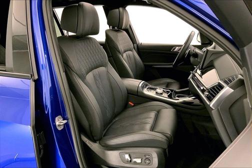 Marina Bay Blue Metallic 2026 BMW X7 M60i