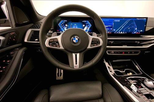 Marina Bay Blue Metallic 2026 BMW X7 M60i