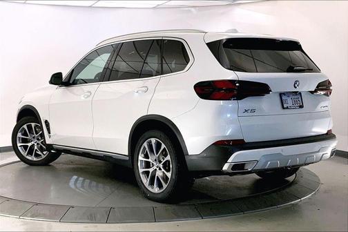 Mineral White Metallic 2026 BMW X5 xDrive40i