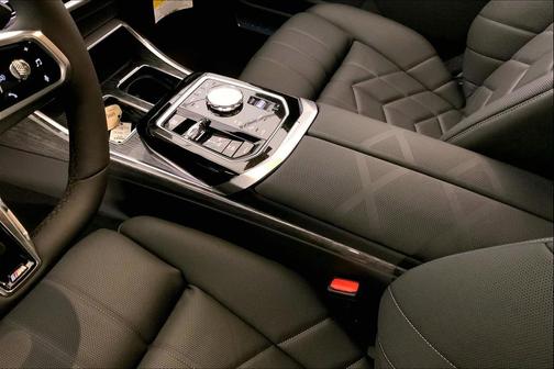 2025 BMW 760 i xDrive