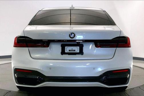 Mineral White Metallic 2020 BMW 740 xDrive