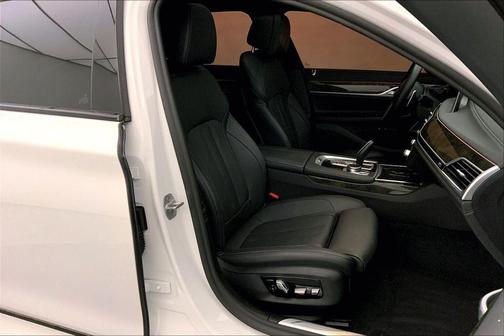 Mineral White Metallic 2020 BMW 740 xDrive