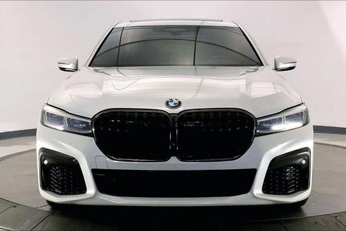 Mineral White Metallic 2020 BMW 740 xDrive