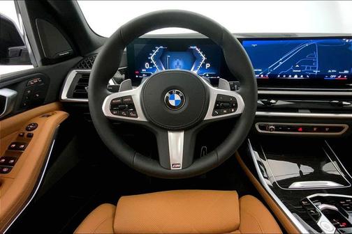 Manhattan Green Metallic 2026 BMW X7 xDrive40i