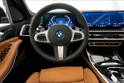 Manhattan Green Metallic 2026 BMW X7 xDrive40i