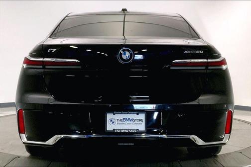 Black Sapphire Metallic 2023 BMW i7 xDrive60