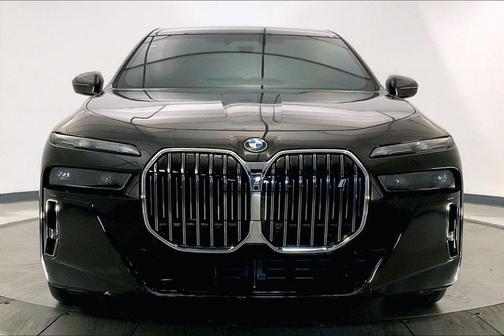 Black Sapphire Metallic 2023 BMW i7 xDrive60