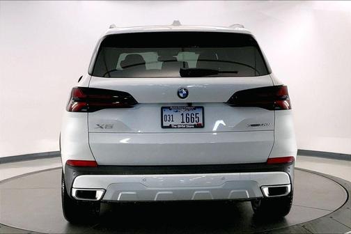 Mineral White Metallic 2026 BMW X5 xDrive40i