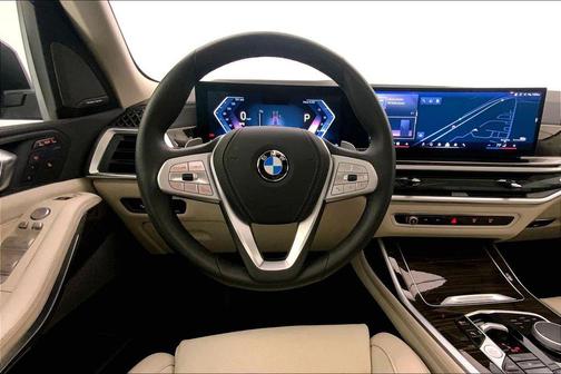 Aventurin Red Metallic 2026 BMW X7 xDrive40i