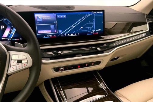 Aventurin Red Metallic 2026 BMW X7 xDrive40i