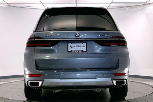 Skyscraper Grey Metallic 2026 BMW X7 xDrive40i