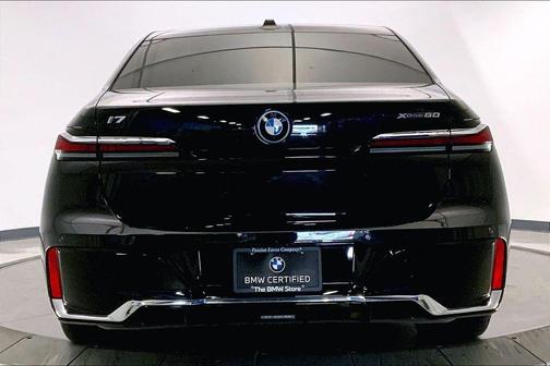 Black Sapphire Metallic 2023 BMW i7 xDrive60