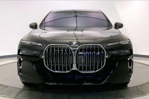 Black Sapphire Metallic 2023 BMW i7 xDrive60