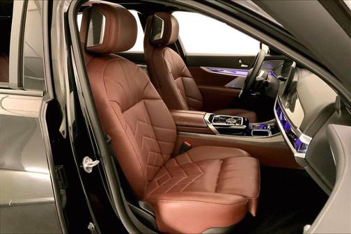 Black Sapphire Metallic 2023 BMW i7 xDrive60