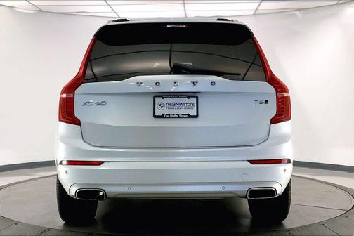 Crystal White Pearl Metallic 2017 Volvo XC90 T6 Momentum