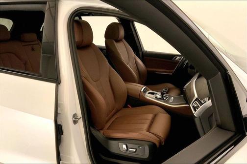 Mineral White Metallic 2022 BMW X5 xDrive40i