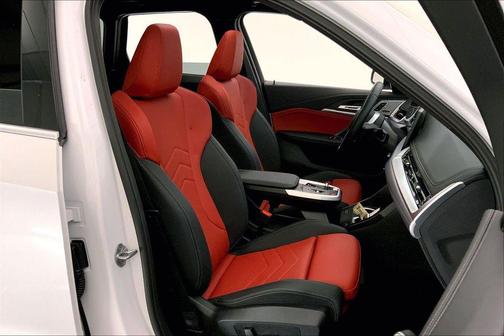 Mineral White Metallic 2023 BMW X1 xDrive28i