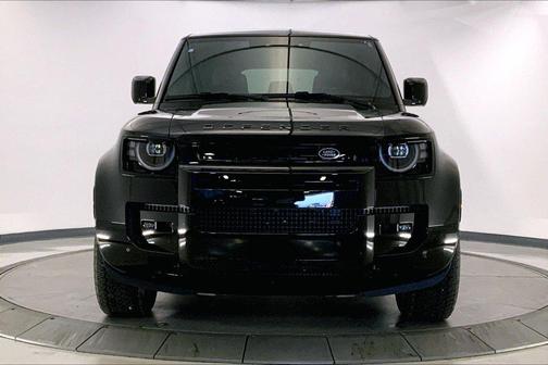 Santorini Black Metallic 2026 Land Rover Defender P400 X-Dynamic SE
