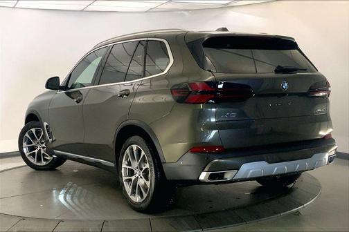 Manhattan Green Metallic 2026 BMW X5 xDrive40i