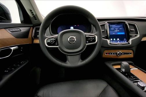 Onyx Black Metallic 2023 Volvo XC90 B6 Plus 7-Seater