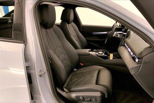 Brooklyn Grey Metallic 2025 BMW i5 xDrive40