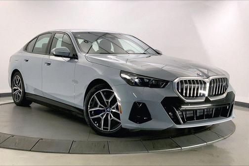 Brooklyn Grey Metallic 2025 BMW i5 xDrive40