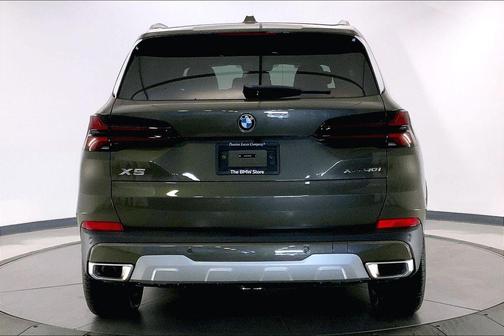 Manhattan Green Metallic 2026 BMW X5 xDrive40i