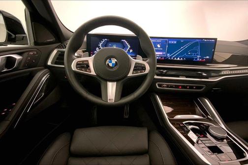 Mineral White Metallic 2026 BMW X6 xDrive40i