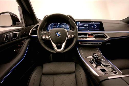Mineral White Metallic 2023 BMW X5 PHEV xDrive45e