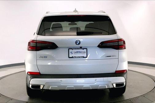 Mineral White Metallic 2023 BMW X5 PHEV xDrive45e