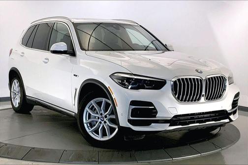 Mineral White Metallic 2023 BMW X5 PHEV xDrive45e