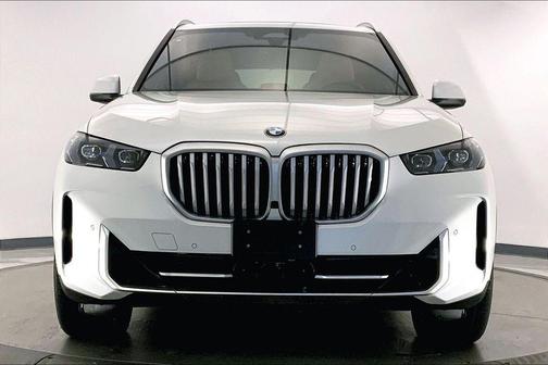 Mineral White Metallic 2026 BMW X5 xDrive40i