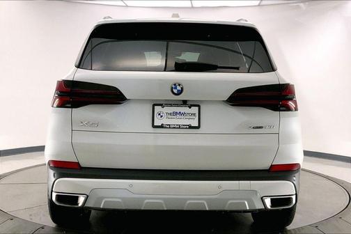 Mineral White Metallic 2026 BMW X5 xDrive40i