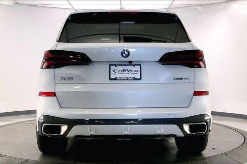 Mineral White Metallic 2024 BMW X5 xDrive40i