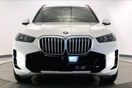 Mineral White Metallic 2024 BMW X5 xDrive40i