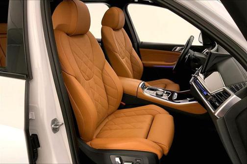 Mineral White Metallic 2024 BMW X5 xDrive40i