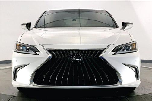 White Pearl 2024 Lexus ES 300h Luxury