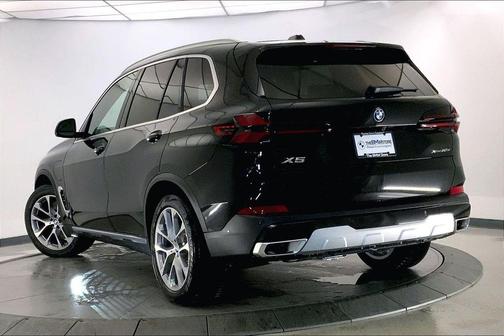Black Sapphire Metallic 2026 BMW X5 PHEV xDrive50e