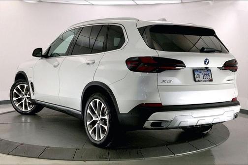 Mineral White Metallic 2026 BMW X5 PHEV xDrive50e