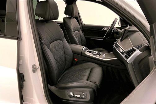 Mineral White Metallic 2024 BMW X5 xDrive40i