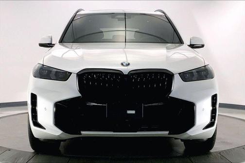 Mineral White Metallic 2024 BMW X5 xDrive40i