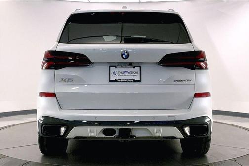 Mineral White Metallic 2024 BMW X5 xDrive40i