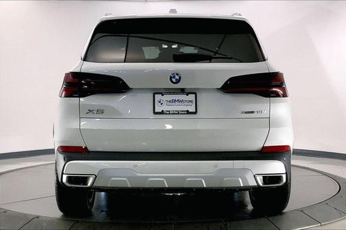 Mineral White Metallic 2026 BMW X5 xDrive40i
