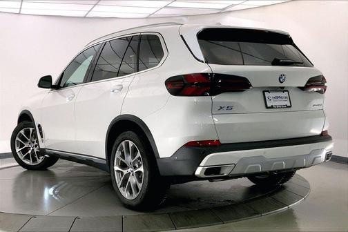 Mineral White Metallic 2026 BMW X5 xDrive40i