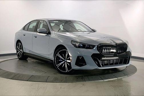 Brooklyn Grey Metallic 2027 BMW 550e 550e xDrive