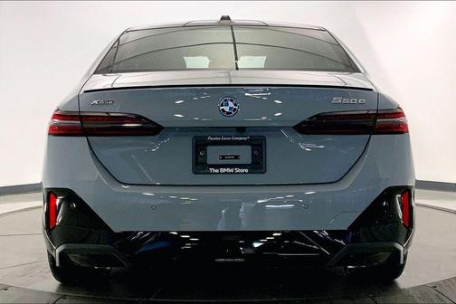 Brooklyn Grey Metallic 2027 BMW 550e 550e xDrive