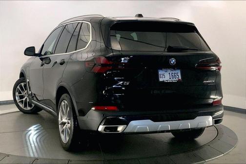 Black Sapphire Metallic 2026 BMW X5 PHEV xDrive50e