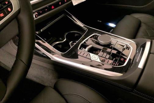 Carbon Black Metallic 2027 BMW X7 xDrive40i